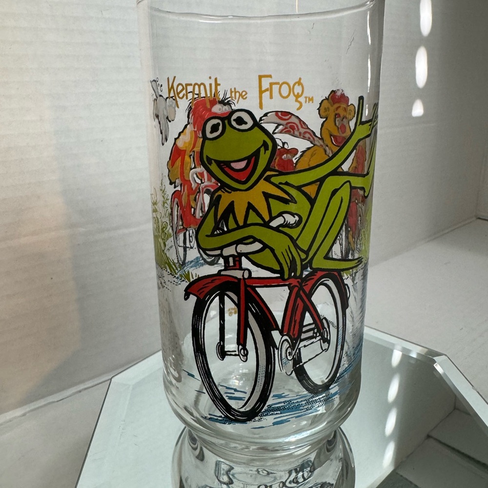 Kermit the frog and Friends glass tumbler Henson assoc & McDonald’s 1981 Muppets